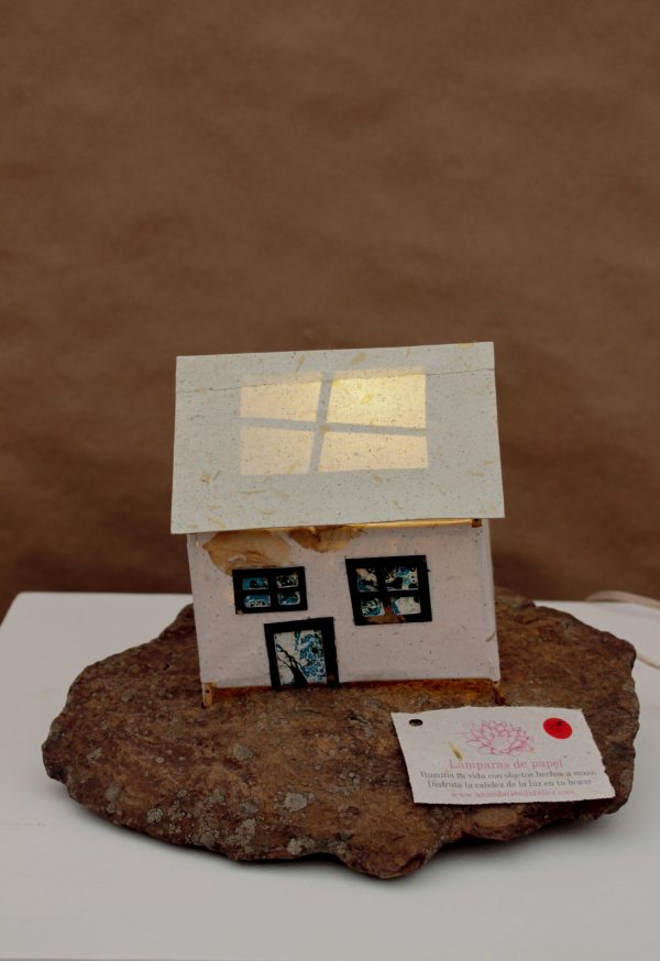 Lámpara de casita. Base en piedra
